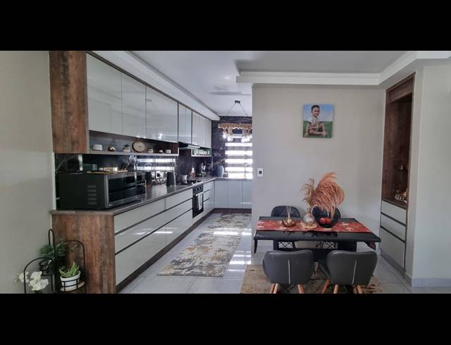 2 BEDROOM FLAT FOR SALE IN GLENWOOD